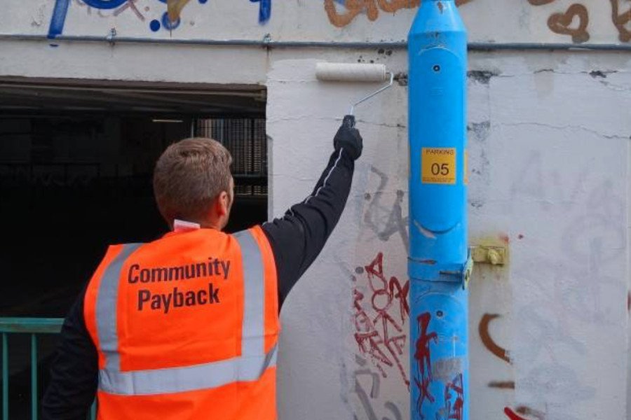 Offenders help clean up Swindon town centre through community payback scheme